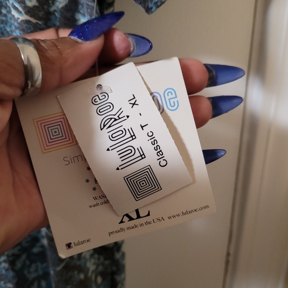 66. Lularoe top XL - Picture 3 of 4